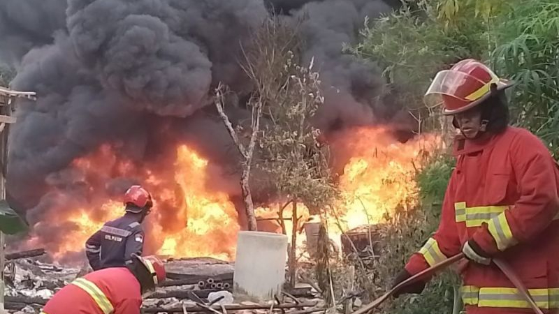 Insiden kebakaran sumur minyak di Dukuh Gendono, Desa Gandu, Kecamatan Bogorejo, Kabupaten Blora, tiga warga setempat dilaporkan meninggal.