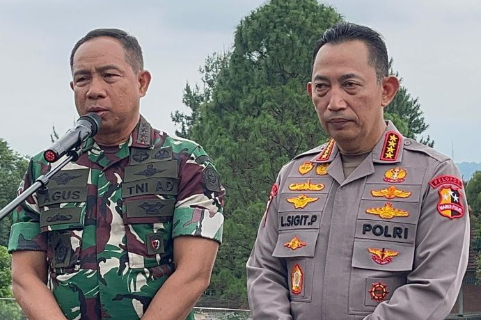 Kapolri Jenderal Polisi Listyo Sigit Prabowo dan Panglima TNI Jenderal Agus Subiyanto di Kopi Koneng, Bojongkoneng, Kabupaten Bogor, Jawa Barat, Sabtu (30/8/2025).