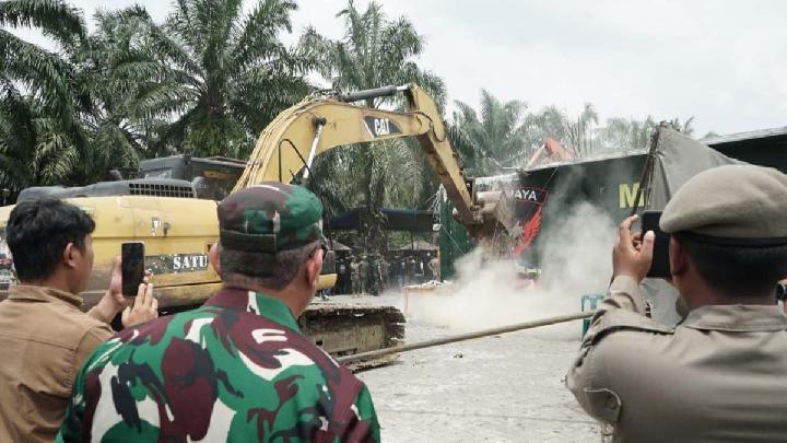 Diskotik Marcopolo sekaligus Markas GRIB Jaya Sumut di Kabupaten Deli Serdang, Sumatra Utara, dirubuhkan pada Kamis, 14 Agustus 2025. Dok. Kejati Sumut