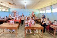 Tim KKN Unimed bersama anak-anak Desa Simbolon Purba