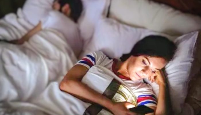 6 Tanda Wanita Selingkuh yang Jarang Diketahui Pria