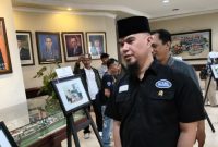 Anggota DPR RI Ahmad Dhani saat berkunjung ke kantor DPRD Surabaya, Senin (11/8/2025)