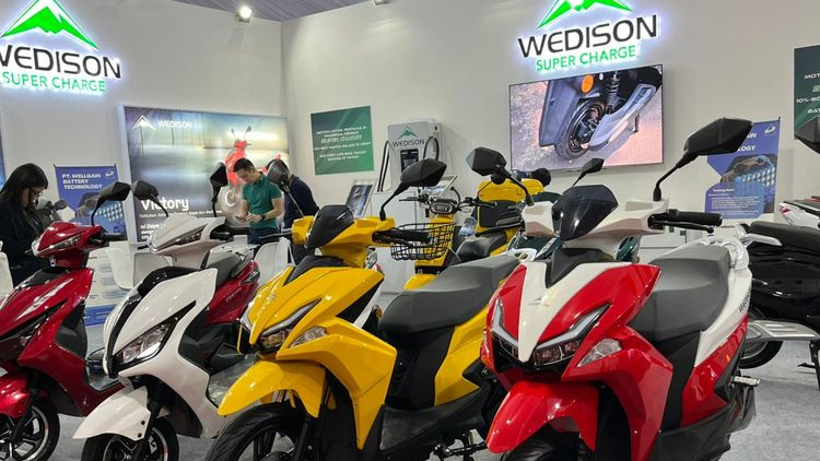 Booth motor listrik Wedison Victory di GIAAS 2025