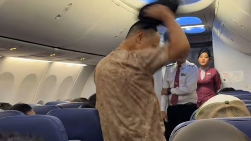 Heboh, seorang penumpang Lion Air klaim bawa bom dan paksa pesawat kembali ke Apron