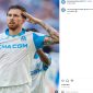 Potret pemain Olympique de Marseille saat melakukan selebrasi di lapangan. Momen ini turut dikaitkan dengan nama Affan Kurniawan yang disebut dalam unggahan resmi klub. Foto ini menampilkan semangat sportivitas dan penghormatan yang menjadi sorotan fans, termasuk pencarian terkait Affan Kurniawan