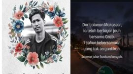 Potret almarhum Dandi Rusdamiansyah, mitra pengemudi Grab sekaligus mahasiswa yang telah lebih dari 7 tahun setia mengabdi di jalanan Makassar. Kepergiannya dalam tragedi kerusuhan meninggalkan duka mendalam bagi keluarga, rekan sesama driver, dan komunitas besar Grab.