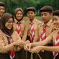 Sejumlah siswa SMP Indonesia mengenakan seragam Pramuka tengah aktif mengikuti kegiatan Hari Pramuka yang diperingati setiap tanggal 14 Agustus di alam terbuka, mencerminkan semangat kebersamaan, kedisiplinan, dan cinta tanah air yang menjadi nilai utama Gerakan Pramuka.
