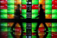 Indeks Harga Saham Gabungan (IHSG) diproyeksikan masih akan berat untuk bertahan di atas level 8.000 hingga akhir tahun 2025. Namun, harapan tetap masih terbuka lebar.
