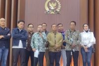 Wakil Ketua DPR RI Sufmi Dasco bersama Menteri Hukum Supratman Andi Agtas, Menteri Sekretaris Negara Prasetyo Hadi, Ketua Komisi III DPR RI Habiburokhman, Wakil Ketua Komisi III DPR RI Sari Yuliati, Wakil Ketua Komisi III DPR RI Rano Alfath, anggota Komisi III DPR RI Hinca Panjaitan, Wakil Ketua Komisi I DPR RI Sukamta, di kompleks parlemen, Senayan, Jakarta, Kamis malam (31/7/2025)