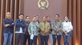 Wakil Ketua DPR RI Sufmi Dasco bersama Menteri Hukum Supratman Andi Agtas, Menteri Sekretaris Negara Prasetyo Hadi, Ketua Komisi III DPR RI Habiburokhman, Wakil Ketua Komisi III DPR RI Sari Yuliati, Wakil Ketua Komisi III DPR RI Rano Alfath, anggota Komisi III DPR RI Hinca Panjaitan, Wakil Ketua Komisi I DPR RI Sukamta, di kompleks parlemen, Senayan, Jakarta, Kamis malam (31/7/2025)