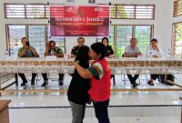 Tersangka dan korban perkara kasus penganiayaan, didamaikan oleh kejaksaan, Jumat (8/8/2025).