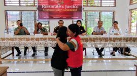 Tersangka dan korban perkara kasus penganiayaan, didamaikan oleh kejaksaan, Jumat (8/8/2025).