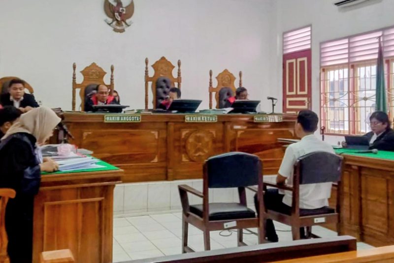Stevanus Deo Bangun alias Evan terdakwa kasus perdagangan satwa dilindungi menjalani sidang tuntutan di PN Medan, Selasa (12/8/2025).