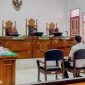 Stevanus Deo Bangun alias Evan terdakwa kasus perdagangan satwa dilindungi menjalani sidang tuntutan di PN Medan, Selasa (12/8/2025).