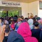 Ratusan massa melakukan unjukrasa di PN Lubukpakam Tempat Sidang Pancur Batu, Rabu (13/8/2025)
