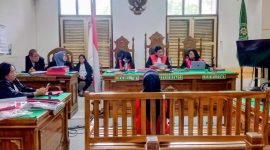 Mei Rani Feri Astuti terdakwa kasus penipuan arisan online, menjalani sidang putusan di PN Medan, Rabu (13/8/2025)