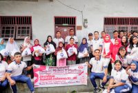 Jajaran pegawai Rutan Kelas I Medan, menggelar jalan santi sekaligus penyeluran bansos kepada masyarakat sekitar, Sabtu (16/8/2025)