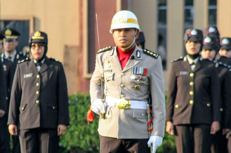 Kombes Pols Syafi'i Nafsikin saat menjadi Komandan Upacara HUT RI ke-80 di Mabes Polri
