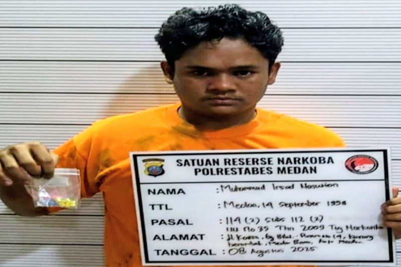 Tersangka pengedar pil ekstasi yang ditangkap Polrestabes Medan