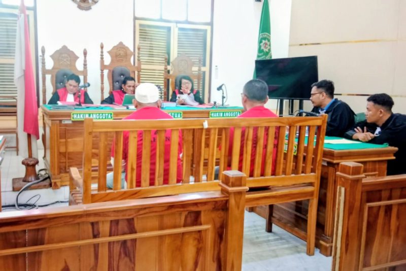 Kedua terdakwa kurir sabu asal Aceh, menjalani sidang dakwaan di PN Medan, Rabu (20/8/2025)