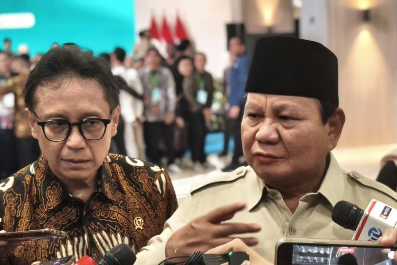 Presiden Prabowo Subianto saat menyampaikan keterangan kepada wartawan di Gedung Layanan Terpadu dan Institut Neurosains Nasional di Rumah Sakit Pusat Otak Nasional (RSPON) Mahar Mardjono, Jakarta, Selasa (26/8/2025).