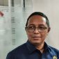 Kepala Kantor Komunikasi Kepresidenan, Hasan Nasbi, saat menyampaikan komentar di Kantor PCO, Jakarta, Selasa (26/8/2025), terkait isu nampan Program Makan Bergizi Gratis (MBG) yang diduga mengandung minyak babi.