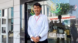 Anggota DPRD Medan, Eko Aprianta memberikan keterangan usai menjalani pemeriksaan di Kantor Kejati Sumut, Selasa (26/8/2025)