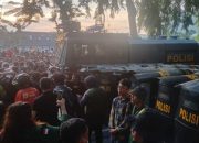 Ricuh Demonstrasi di DPRD Sumut, Polisi Tangkap 39 Demonstran