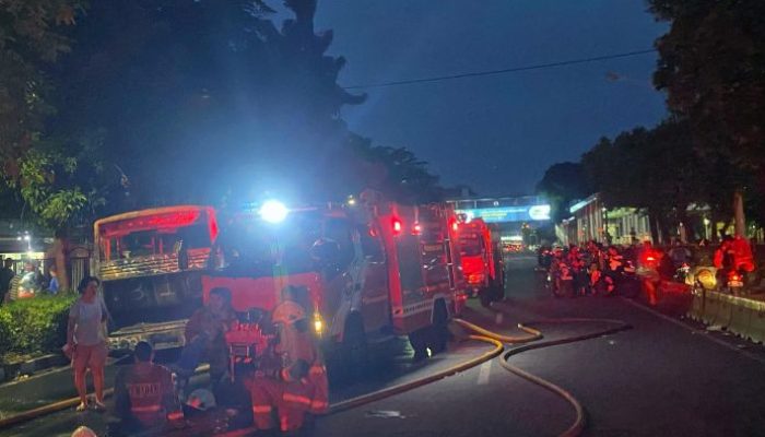 Markas Gegana di Kramat Raya Terbakar, 12 Mobil Damkar Dikerahkan