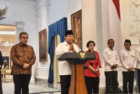 Presiden Prabowo Subianto saat berpidato dalam pertemuan dengan delapan pimpinan partai politik, tokoh nasional, hingga pimpinan MPR/DPR di Istana Merdeka, Jakarta, Minggu (31/8/2025).