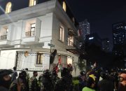 Ya Tuhan! Rumah Eko Patrio Digasak Massa: Warga Berebut Perabotan, Elektronik Hingga Kucing