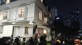 Rumah mewah anggota DPR RI Eko Hendro Purnomo atau lebih dikenal sebagai Eko Patrio, Wakil Ketua Komisi VI DPR RI, mendadak kosong dijarah massa