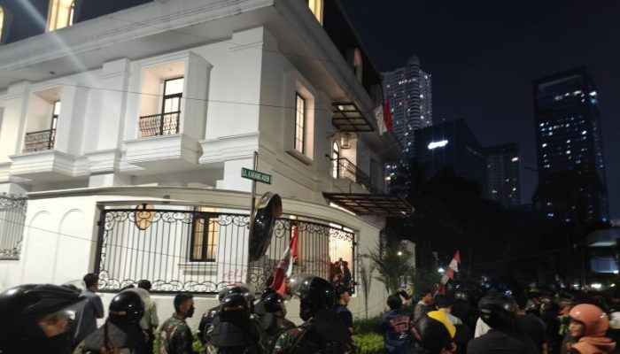 Ya Tuhan! Rumah Eko Patrio Digasak Massa: Warga Berebut Perabotan, Elektronik Hingga Kucing