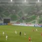Laga antara Timnas Indonesia U-17 (putih) melawan Tajikistan (merah) pada laga perdana Piala Kemerdekaan di Stadion Utama Sumatera Utara, Selasa malam. 