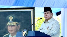 Presiden Prabowo Subianto menyampaikan amanat dalam Upacara Gelar Pasukan Operasional dan Kehormatan Militer di Pusat Pendidikan dan Latihan Pasukan Khusus (Pusdiklatpassus) Kopassus TNI Angkatan Darat, Batujajar, Kabupaten Bandung Barat, Jawa Barat, Minggu (10/8/2025)