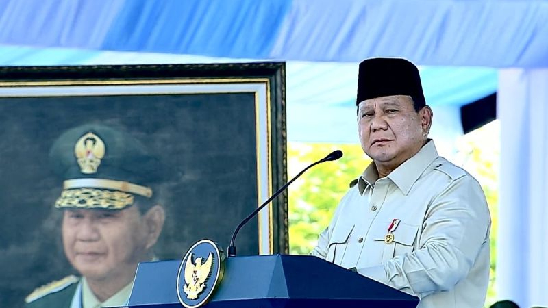 Presiden Prabowo Subianto menyampaikan amanat dalam Upacara Gelar Pasukan Operasional dan Kehormatan Militer di Pusat Pendidikan dan Latihan Pasukan Khusus (Pusdiklatpassus) Kopassus TNI Angkatan Darat, Batujajar, Kabupaten Bandung Barat, Jawa Barat, Minggu (10/8/2025)