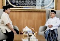 Presiden Prabowo Subianto (kiri) bersilaturahmi ke kediaman pribadi Wakil Presiden Ke-13 KH Ma'ruf Amin di Kota Depok, Jawa Barat, Minggu (24/8/2025).