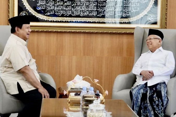 Presiden Prabowo Subianto (kiri) bersilaturahmi ke kediaman pribadi Wakil Presiden Ke-13 KH Ma'ruf Amin di Kota Depok, Jawa Barat, Minggu (24/8/2025).