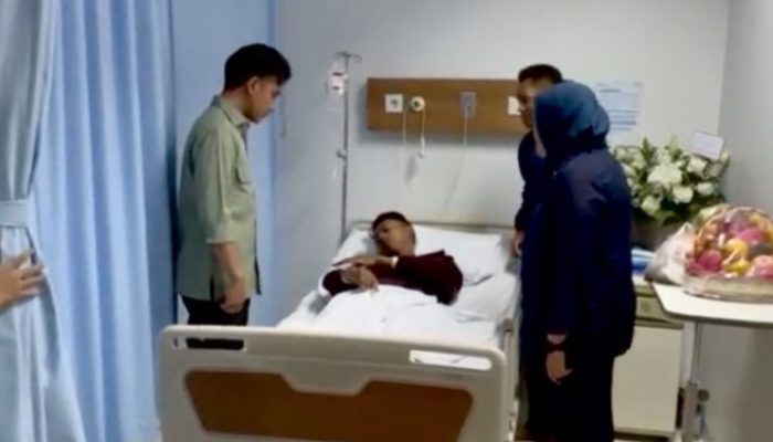 Gibran Jenguk Korban Luka Bentrok di RSCM dan RS Pelni, Kasus Rantis Brimob Terus Bergulir