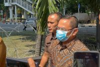 Bupati Pati Sudewo (tengah) memenuhi panggilan Komisi Pemberantasan Korupsi dengan mendatangi Gedung Merah Putih KPK, Jakarta, Rabu (27/8/2025).