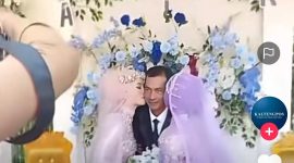 Sebuah video pernikahan unik di Desa Bajarau, Kecamatan Parenggean, Kabupaten Kotawaringin Timur (Kotim), Kalimantan Tengah, viral di media sosial. Video tersebut memperlihatkan seorang pria yang disebut sebagai Ketua RT 9 menikahi dua wanita sekaligus