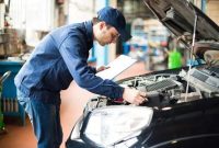 Pemeriksaan beberapa bagian pada mobil sebelum berangkat kerja
