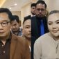 Mantan Gubernur Jawa Barat Ridwan Kamil (kiri) dan Lisa Mariana (kanan) saat keduanya hadir secara terpisah untuk dilakukan pemeriksaan di Gedung Bareskrim Polri, Jakarta Selatan, Kamis (7/8/2025).