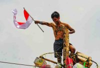 Teks Khutbah Jumat 8 Agustus 2025: Meyongsong HUT RI dengan Syukur dan Karya Nyata di mana momentum peringatan Hari Ulang Tahun (HUT) ke-80 Kemerdekaan Republik Indonesia harus kita jadikan sebagai ajang memperkuat rasa syukur kita kepada Allah atas nikmat kemerdekaan yang telah dianugerahkan.