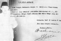 Pembacaan teks Proklamasi oleh Ir Soekarno dilakukan pada Hari Jumat, 17 Agustus 1945