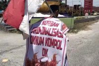 Korban dugaan kriminalisasi, Mahmudin alias Kacak Santoso memulai aksi jalan kaki menuju Mabes Polri, Sabtu (2/8/2025).