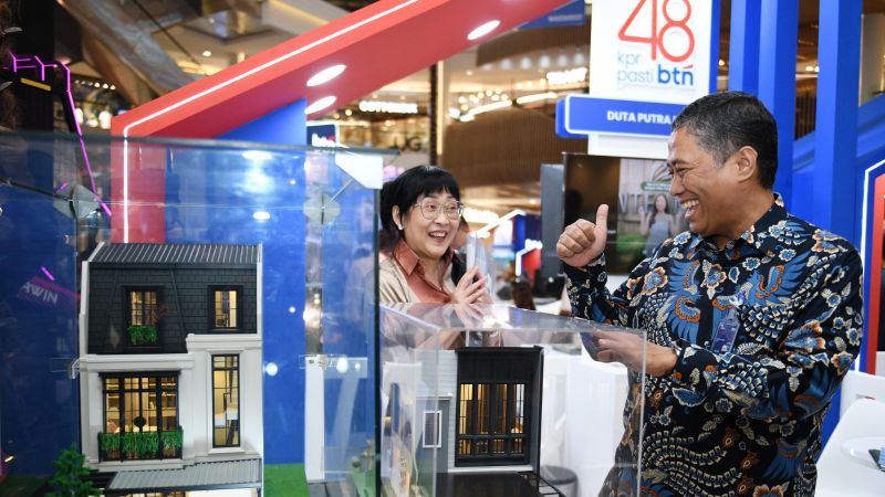 Direktur Consumer Banking BTN Hirwandi Gafar (kanan).