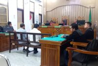 Kedua terdakwa kasus korupsi menjalani sidang putusan di Pengadilan Tipikor Medan, Senin (4/8/2025).