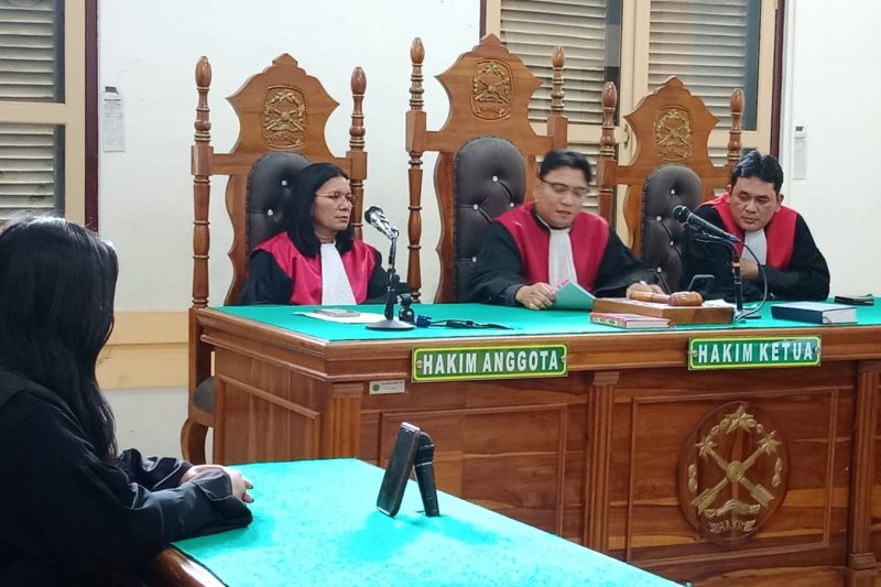 Hakim saat membacakan putusan terhadap terdakwa kurir sabu dan ekstasi, secara virtual di PN Medan, beberapa waktu lalu.