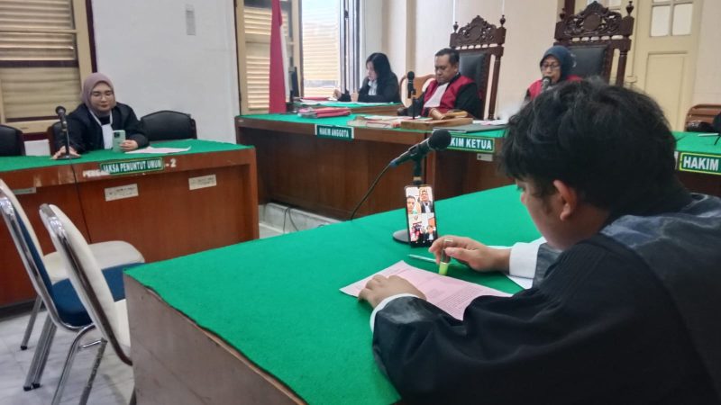 Majelis hakim PN Medan membacakan putusan terhadap kedua terdakwa kasus sabu secara virtual, Senin (11/8/2025) sore.